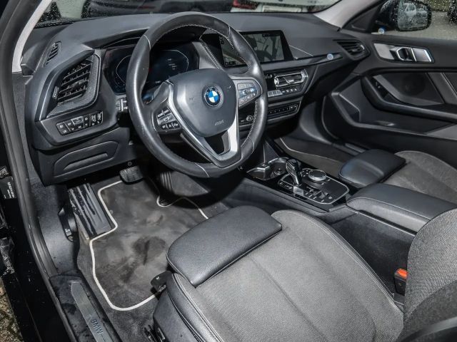 BMW 118 118i 5-deurs Sedan Sport Line