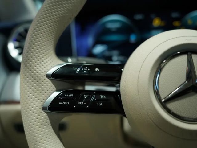 Mercedes-Benz E 200 4MATIC AMG Line Coupé