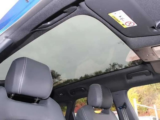 Ford Explorer Premium RWD