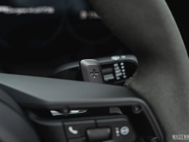 Porsche 992 4 Cabrio GTS Targa