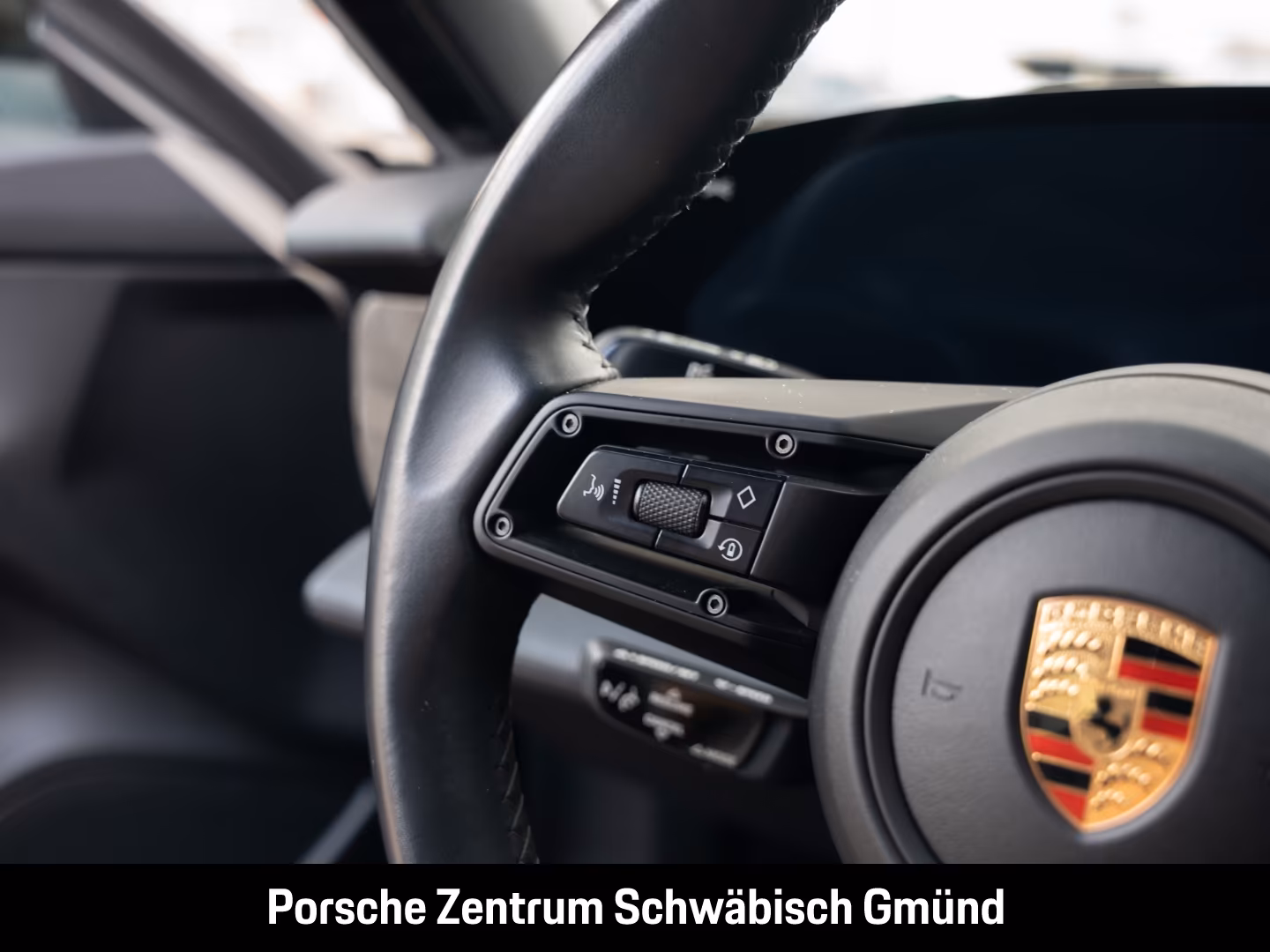 Porsche Taycan Basis Surround-View Luftfederung 21-Zoll