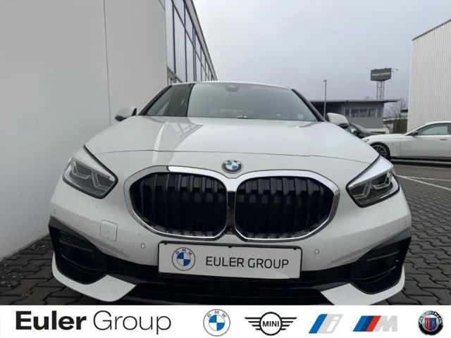 BMW 118 118i Sedan Sport Line