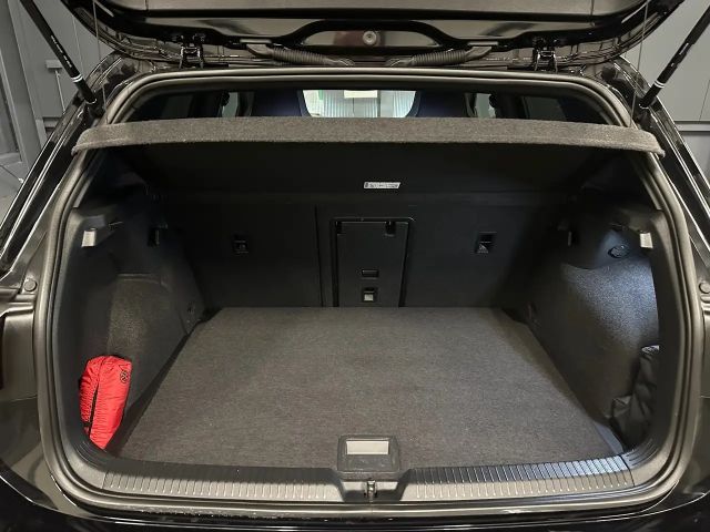 Volkswagen Golf 1.5 TSI R-Line