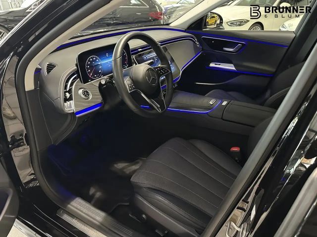 Mercedes-Benz E 200 AVANTGARDE Sedan