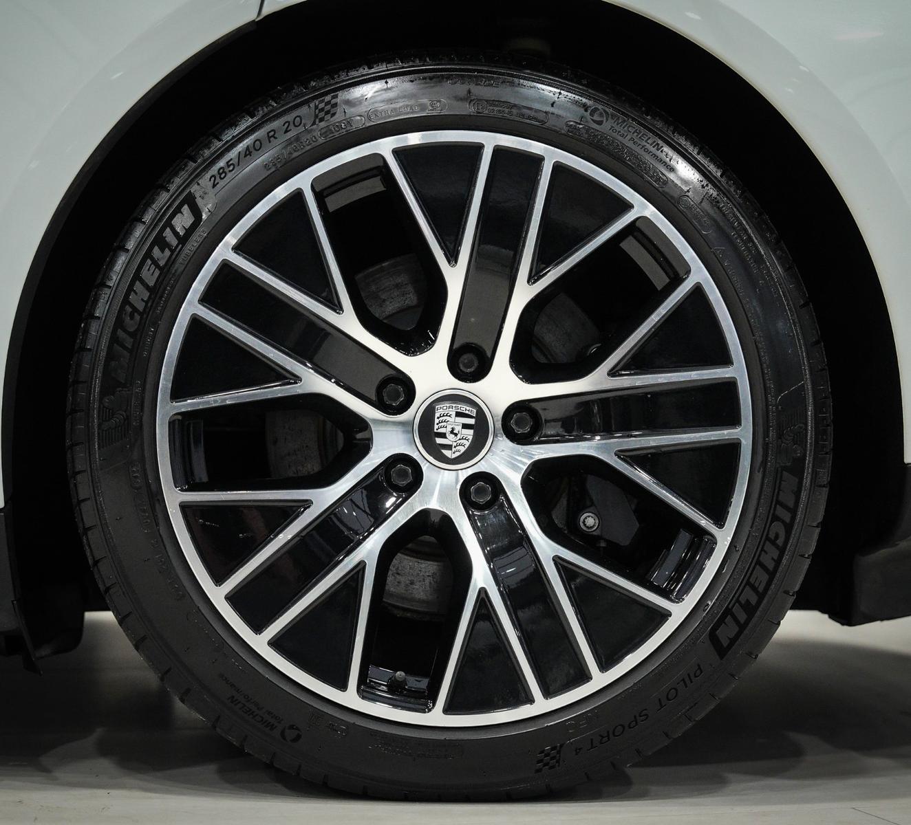 Porsche Taycan *SOUND-PACKAGE+*DAB+*360°*LED*LM"20"*