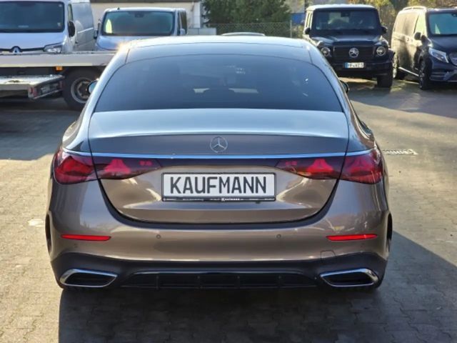 Mercedes-Benz E 200 AMG Line Sedan