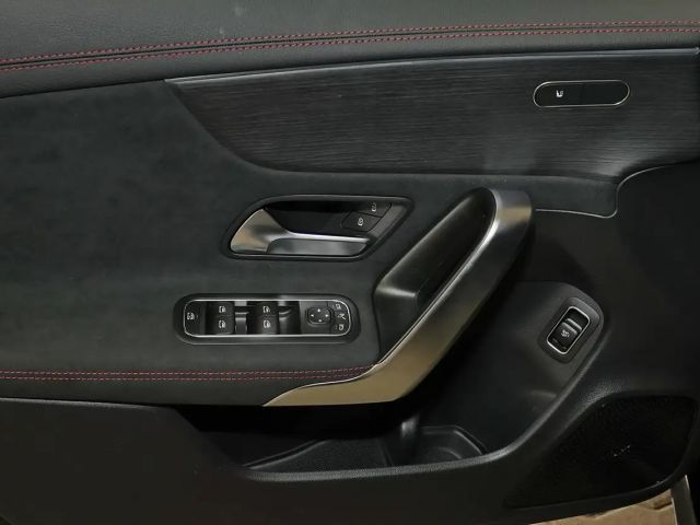 Mercedes-Benz CLA 200 AMG Line Coupé