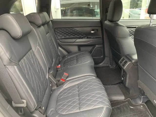 Mitsubishi Outlander 4WD PHEV