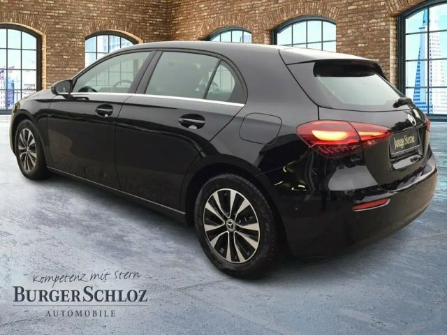 Mercedes-Benz A 180 AUT DynLicht Fernlichtass. Kam. KlimaA LED
