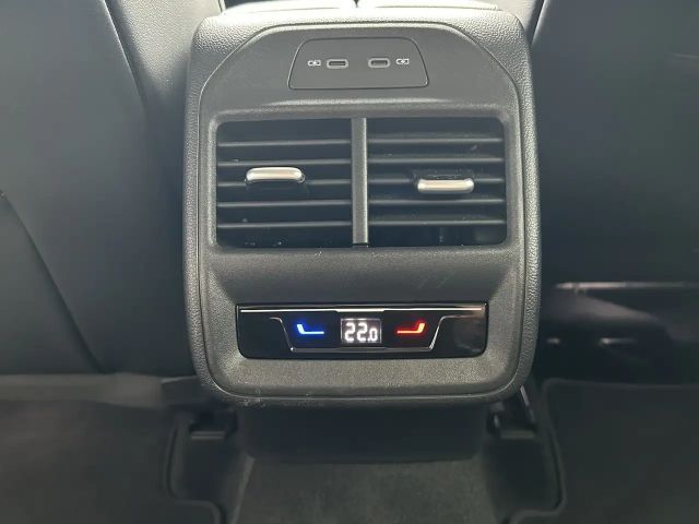 Volkswagen Passat 1.5 eTSI Business Variant