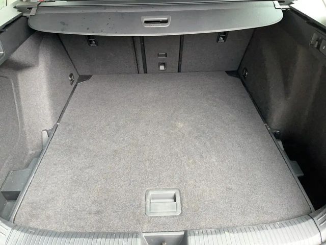 Volkswagen Golf 1.5 eTSI DSG Life Variant