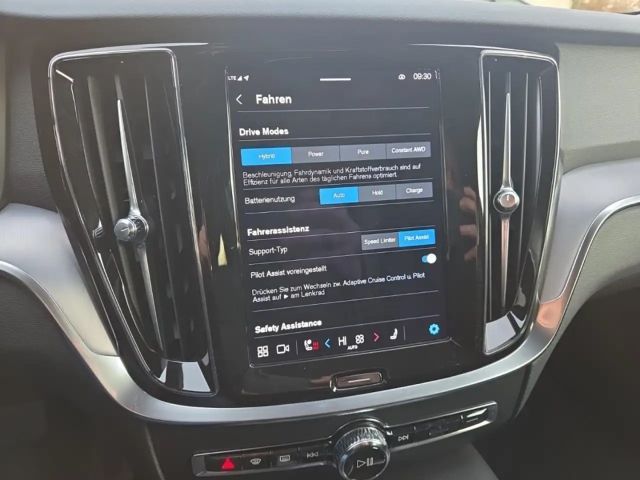 Volvo V60 AWD Core Hybrid T6