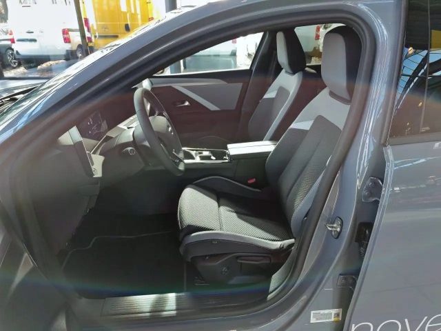 Opel Astra 1.2 Turbo Edition Sports Tourer