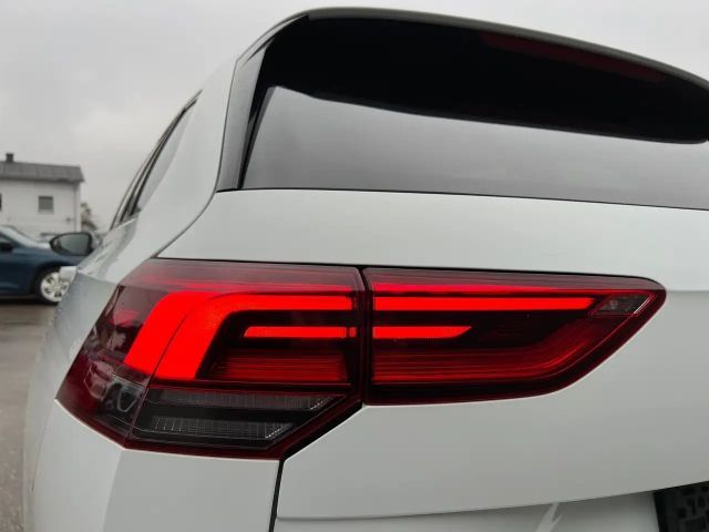 Volkswagen Golf Life Variant