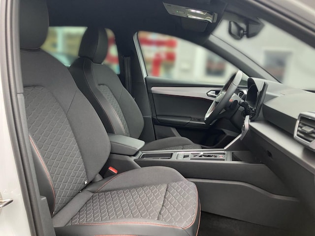 Seat Leon 1.5 eTSI Connect DSG FR-lijn