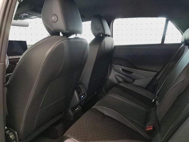 Volkswagen T-Roc 1.5 eTSI DSG R-Line