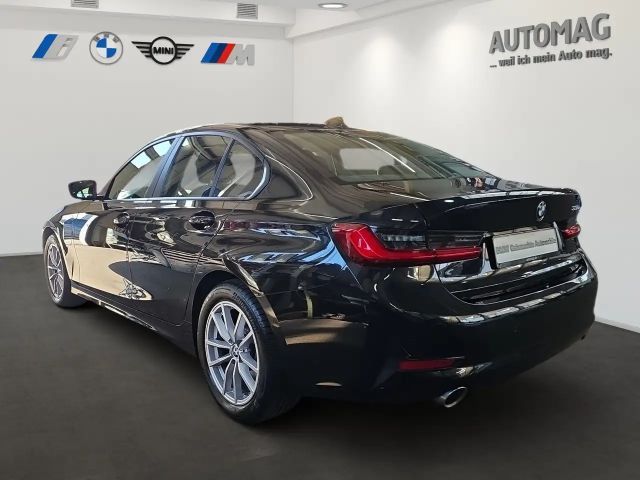BMW 330 330e Sedan