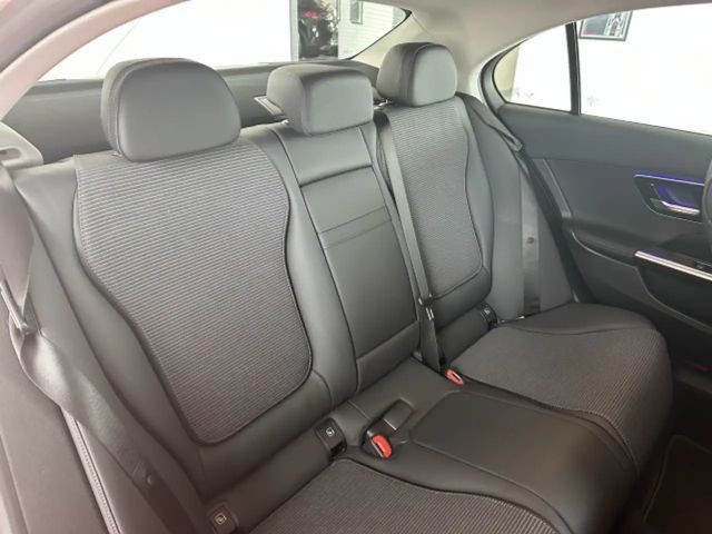 Mercedes-Benz C 180 AVANTGARDE Sedan