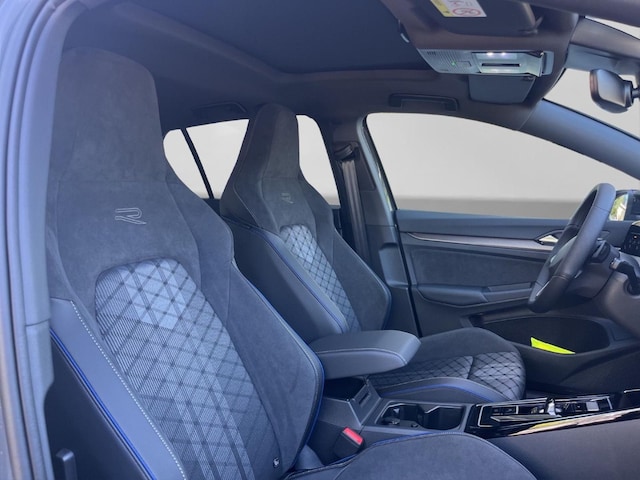 Volkswagen Golf 1.5 eTSI DSG IQ.Drive R-Line