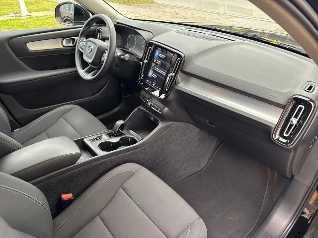 Volvo XC40 Core Recharge