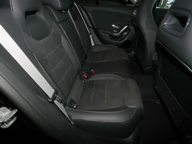 Mercedes-Benz CLA 200 AMG Line Coupé