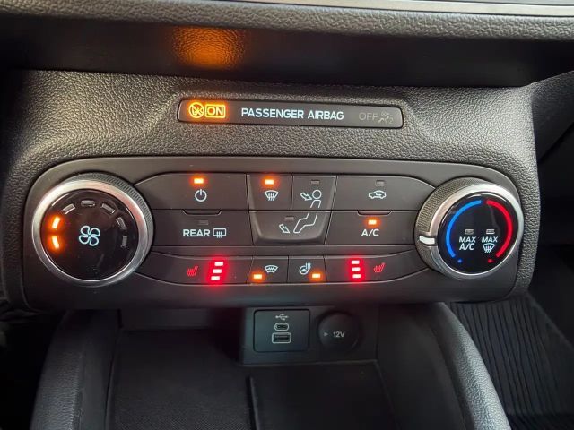 Ford Focus Cool & Connect Wagon