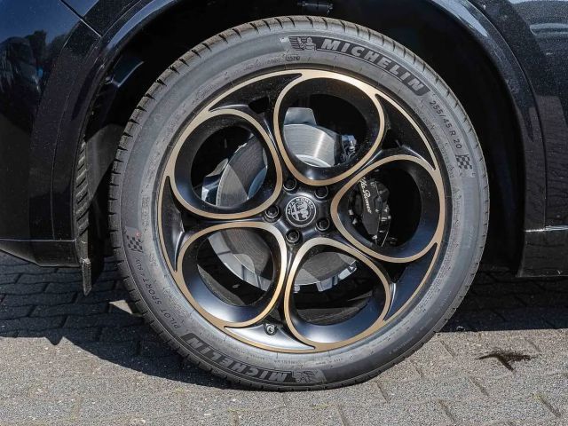 Alfa Romeo Stelvio AT8 Q4 Turbo