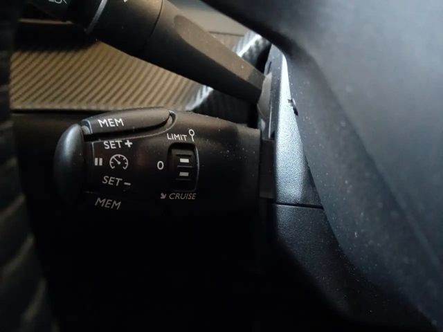 Peugeot E-2008 Allure Pack