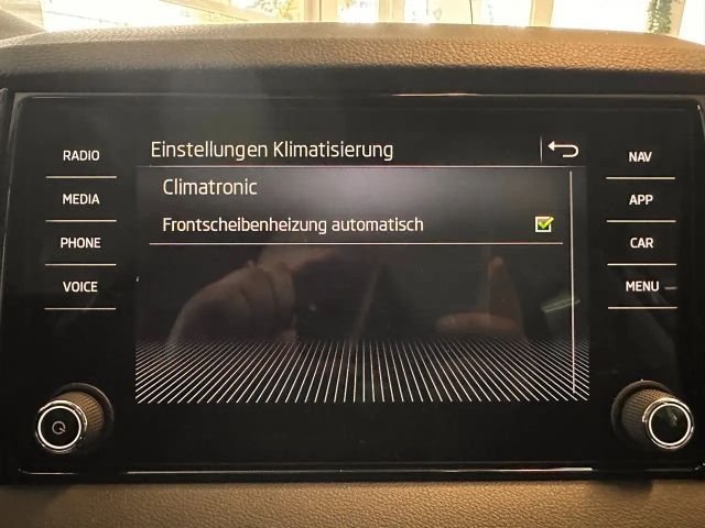 Skoda Karoq Edition 130 DSG*AHK*Rückfahrk*Frontscheibenheiz