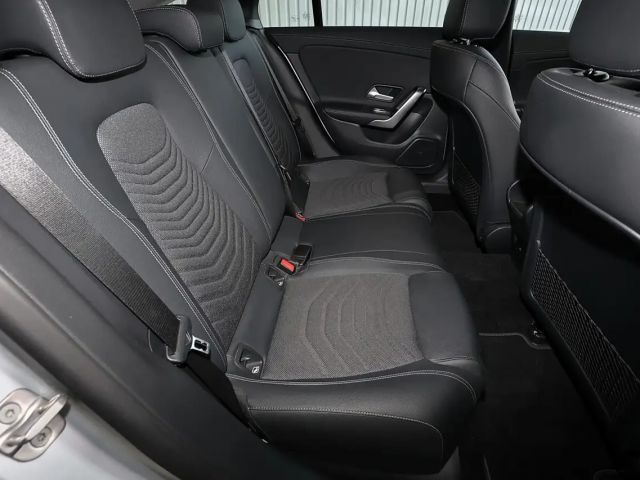 Mercedes-Benz CLA 180 KAMERA+SPURHALTE+LED+18"