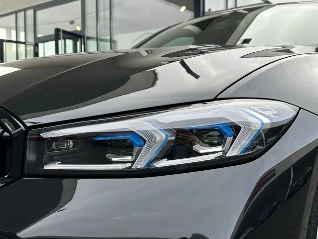 BMW 320 320i M-Sport Sedan