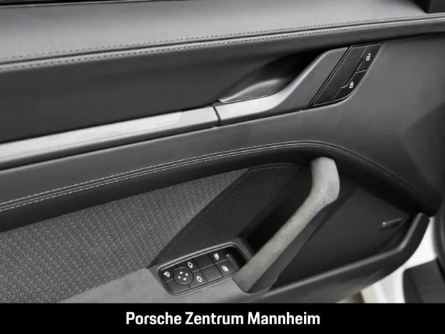 Porsche 992 Carrera Coupé GTS