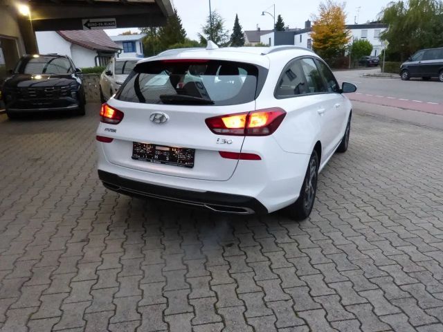 Hyundai i30 cw KLIMAAUT. APPLE SHZ LHZ KAMERA ALU