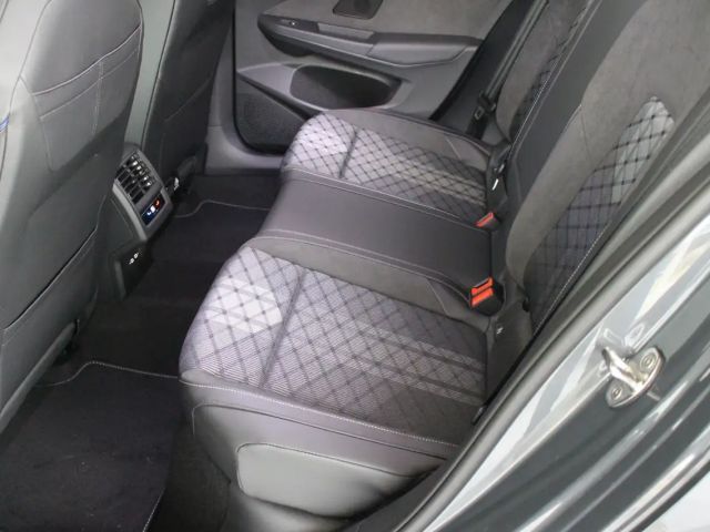 Volkswagen Golf R-Line Variant