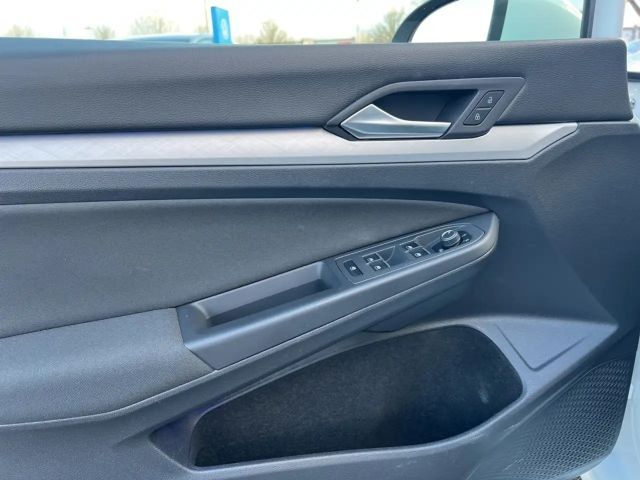 Volkswagen Golf Life Variant