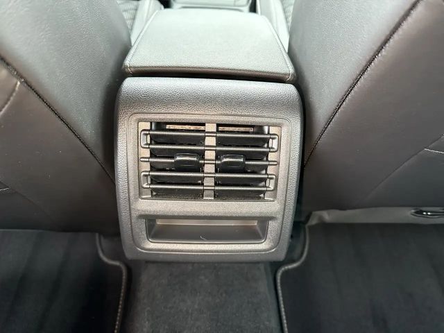 Volkswagen Golf DSG R-Line