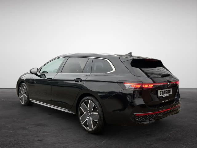 Volkswagen Passat 1.5 eTSI DSG R-Line Variant