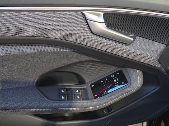 Audi A6 Avant Quattro S-Tronic