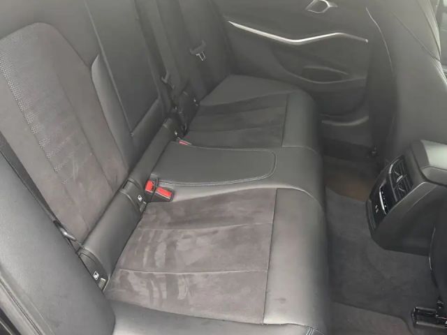 BMW 320 320d M-Sport Sedan