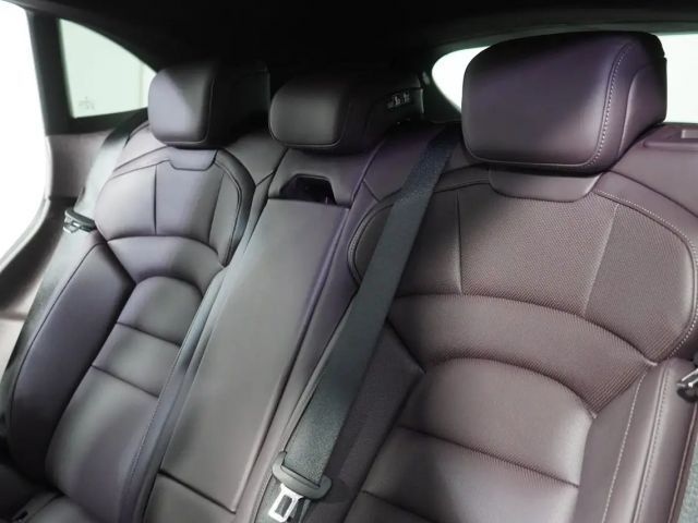 Porsche Taycan 4 Cross Turismo