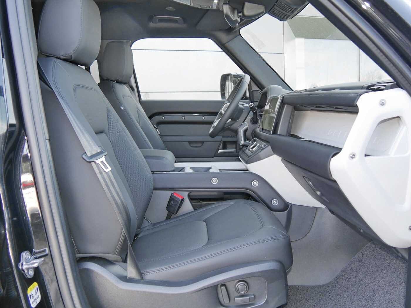 Land Rover Defender 110 Dynamic SE