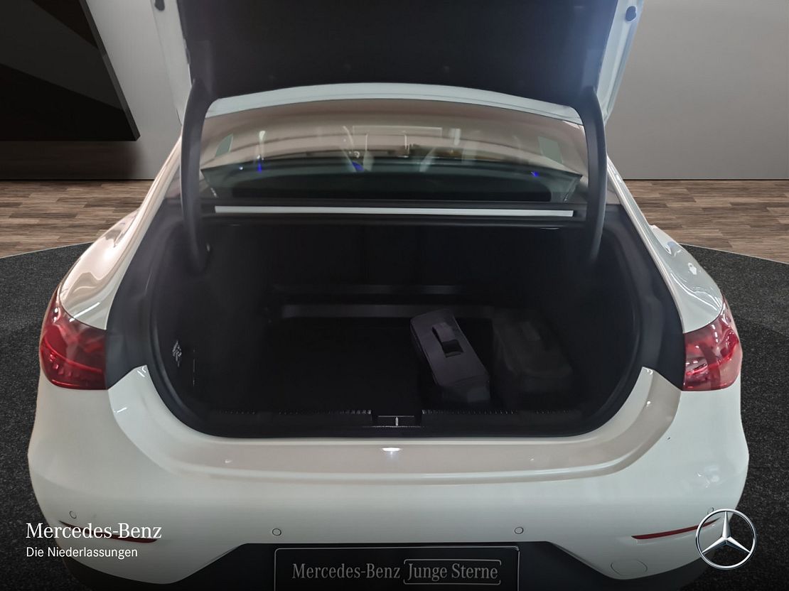 Mercedes-Benz EQE 300 Sedan