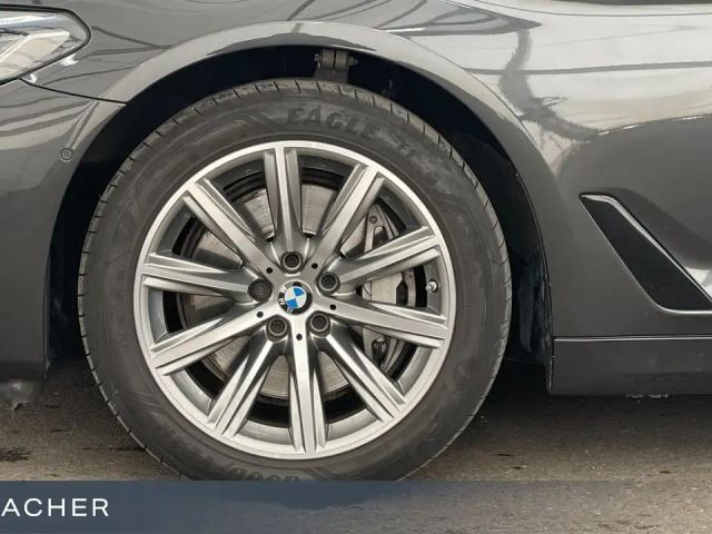 BMW 530 530d Luxury Line Sedan