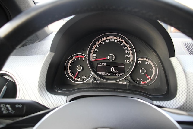 Volkswagen up! Active