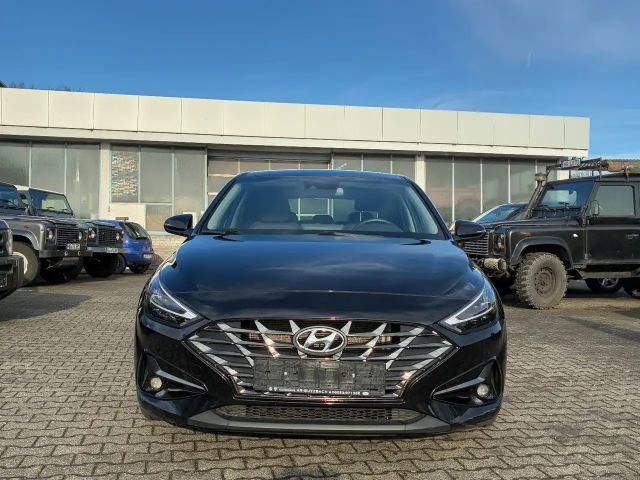 Hyundai i30 Lim, AUTOM.,Klimaaut., Navig., LED, 8 x Alu