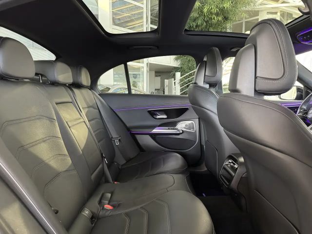 Mercedes-Benz E 220 AMG Line E 220 d Sedan