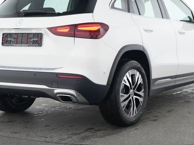 Mercedes-Benz GLA 180 ENp 50600 Pano Winter P el Klappe Kamera