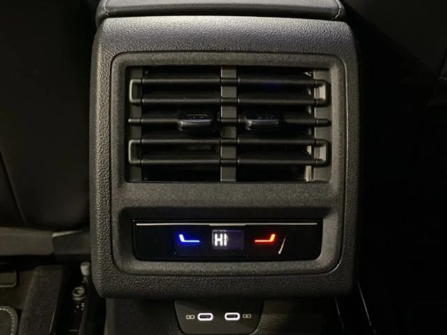 Volkswagen Golf 1.5 eTSI DSG R-Line Variant