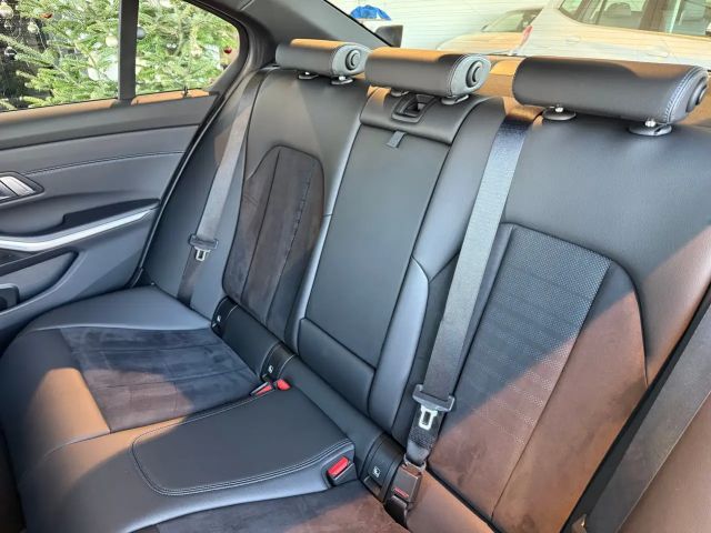 BMW 320 320e M-Sport Sedan