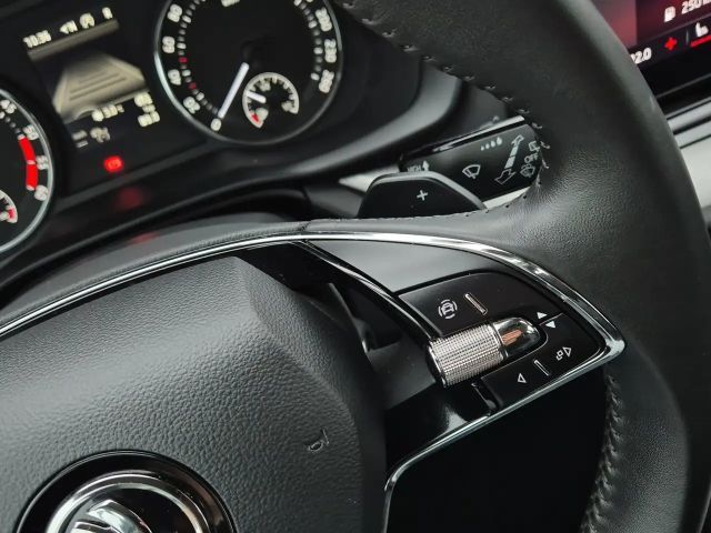 Skoda Octavia 2,0 TDI*DSG*ACC*WERKSGARANTIE*LED*NAVI*KREDIT